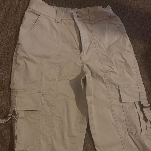 GARAGE KHAKI CARGO JOGGERS🤍 - Picture 2 of 3